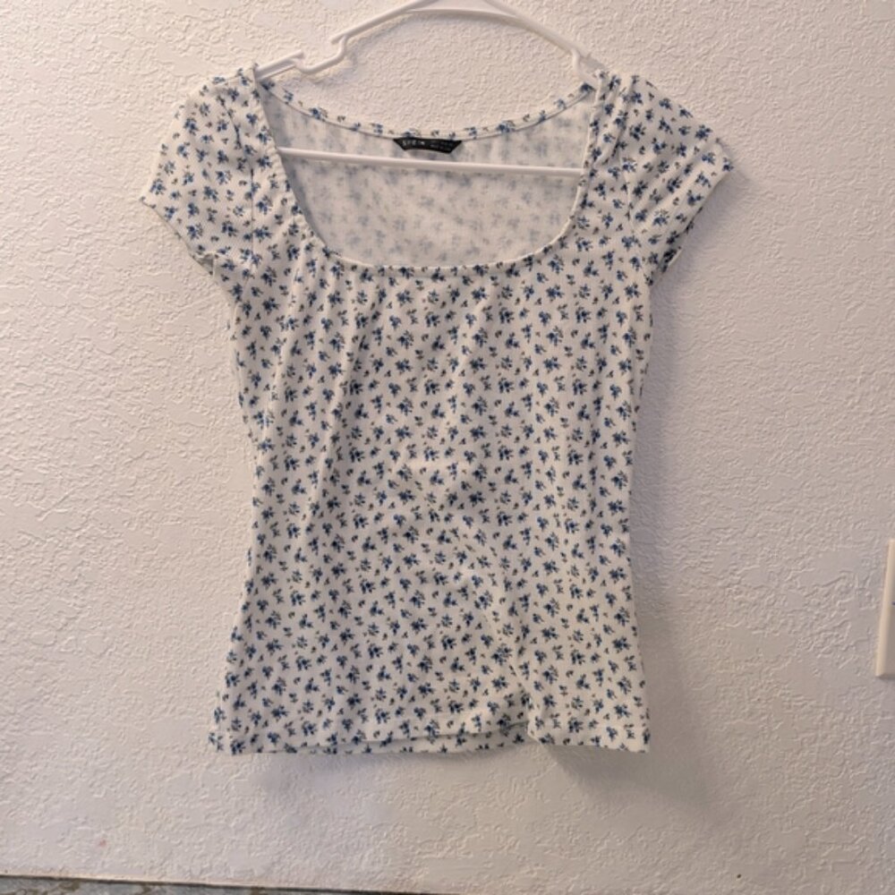 SHEIN White and Blue Floral Short Sleeve Top Size Small